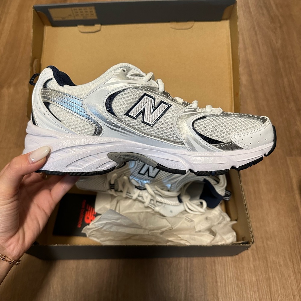 New Balance 530 in White/Silver/Navy